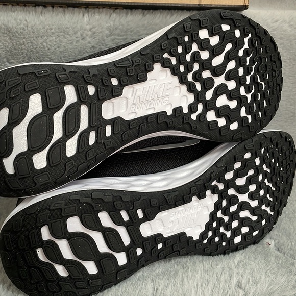 Nike - Women’s Running Shoes - Picture 5 of 7